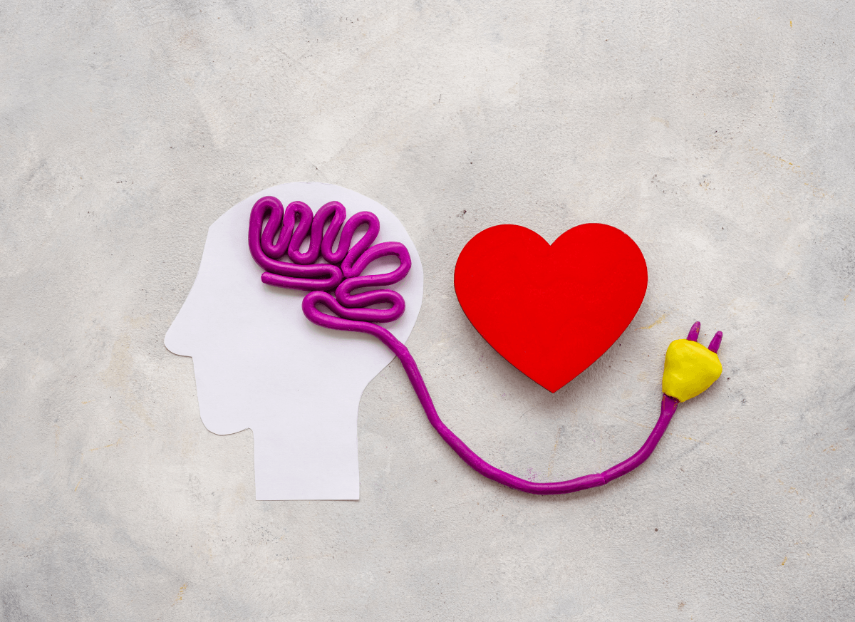 Illustration conceptuelle montrant un profil humain stylisé avec un cœur lumineux à proximité du cerveau, symbolisant l'intelligence émotionnelle dans le leadership.