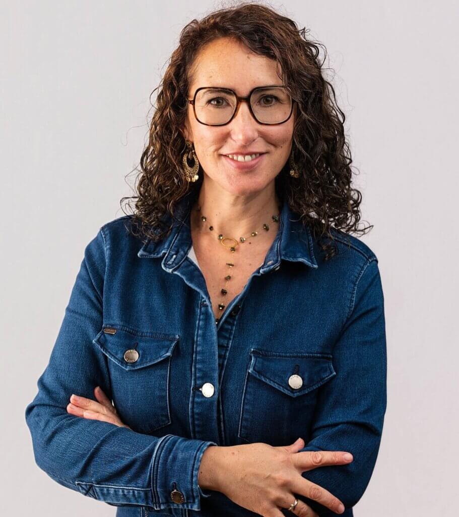 Carole Bourhis à l'agence de Quimperlé